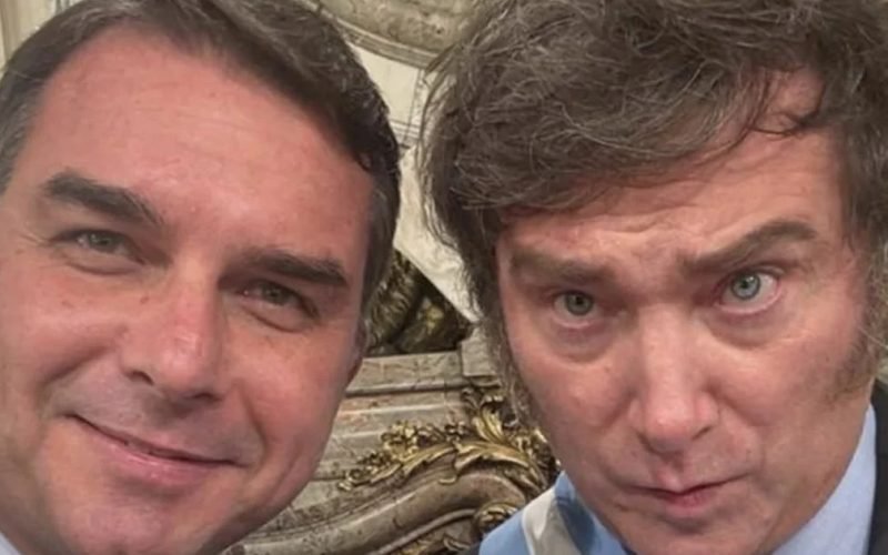 Milei confirma viagem ao Brasil para acompanhar lançamento da candidatura de Flávio Bolsonaro