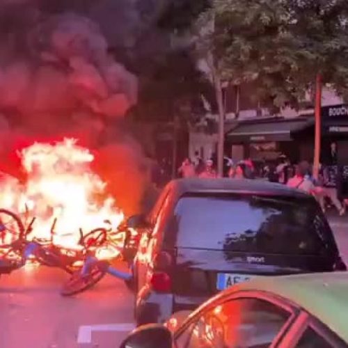 Gás lacrimogêneo e carros queimados: Paris vive noite de caos após o bicampeonato do PSG
