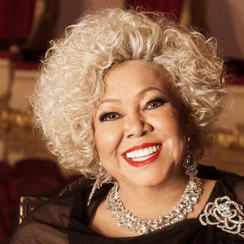Alcione explica falha no Hino Nacional e rebate críticas após apresentação no Maracanã