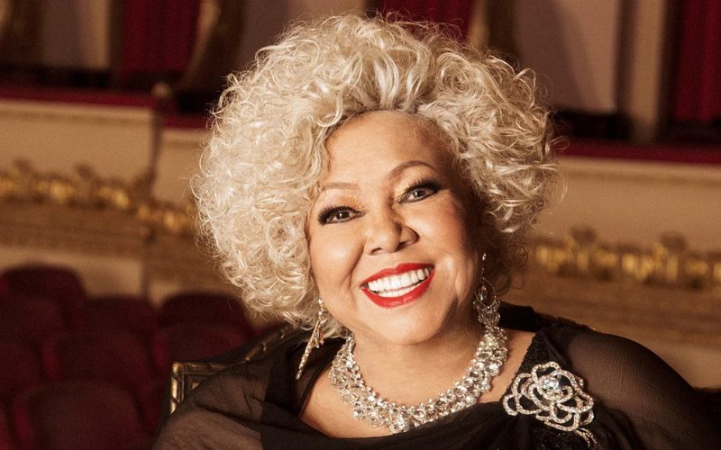 Alcione explica falha no Hino Nacional e rebate críticas após apresentação no Maracanã