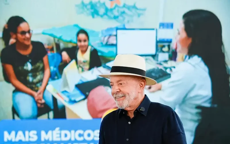 Lula responsabiliza clã Bolsonaro por ataque dos EUA ao Pix e taxação