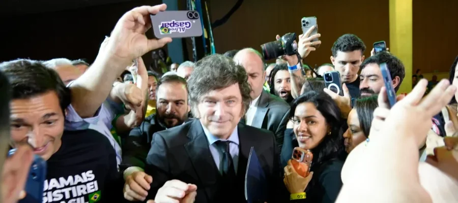 Milei critica Moraes por proibir visita a Bolsonaro: “Lixo de careca”