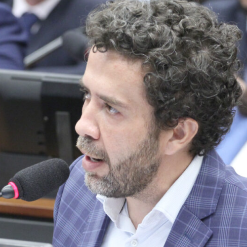 “Vou continuar chamando de bandido”, diz Janones após Flávio Bolsonaro acionar STF por injúria