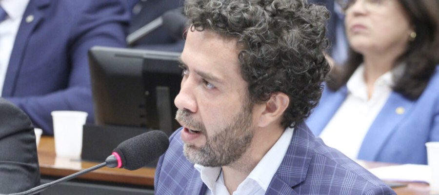 “Vou continuar chamando de bandido”, diz Janones após Flávio Bolsonaro acionar STF por injúria