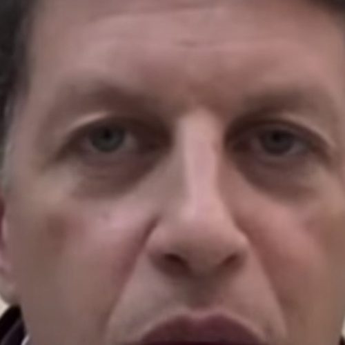 Salles classifica relação de Flávio e Vorcaro como “absurda” e declara: “ É melhor ele do que o Lula”