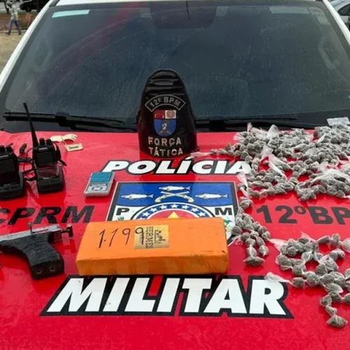 Após tentar fugir, homem acaba preso com drogas e arma no Tabuleiro