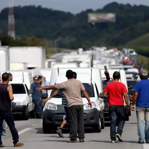 Caminhoneiros ameaçam nova greve após operação da PF contra Bolsonaro