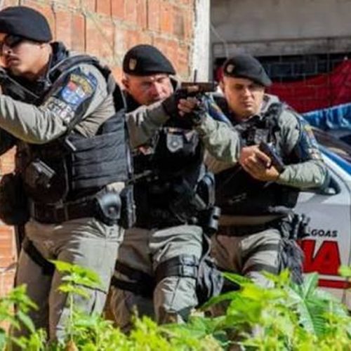 Troca de tiros na Ufal termina com suspeito preso e apreensão de arma e drogas