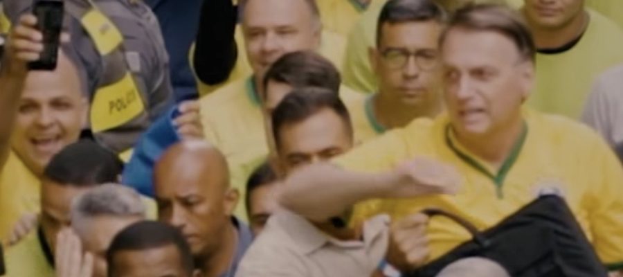 Flávio Bolsonaro comenta um ano de restrição a Jair Bolsonaro nas redes: “ A luta continua”