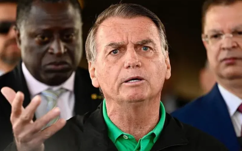Com crises de soluço, Bolsonaro pede para deixar prisão domiciliar e passar por exames