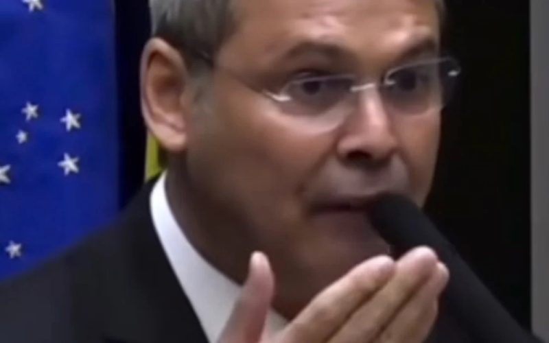“Por respeito ao Brasil” : Lindbergh cobra respostas de Flávio sobre Vorcaro