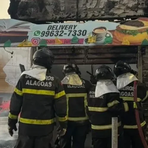 Incêndio de grandes proporções destrói banca no Centro de Arapiraca, no agreste de Alagoas
