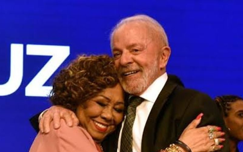‘Eu gosto do meu presidente’, diz Alcione ao declarar apoio a Lula