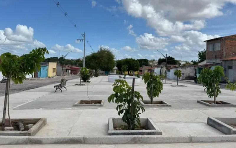 Prefeita Ziane Costa celebra avanço de obras do programa Pró Estrada em Delmiro Gouveia