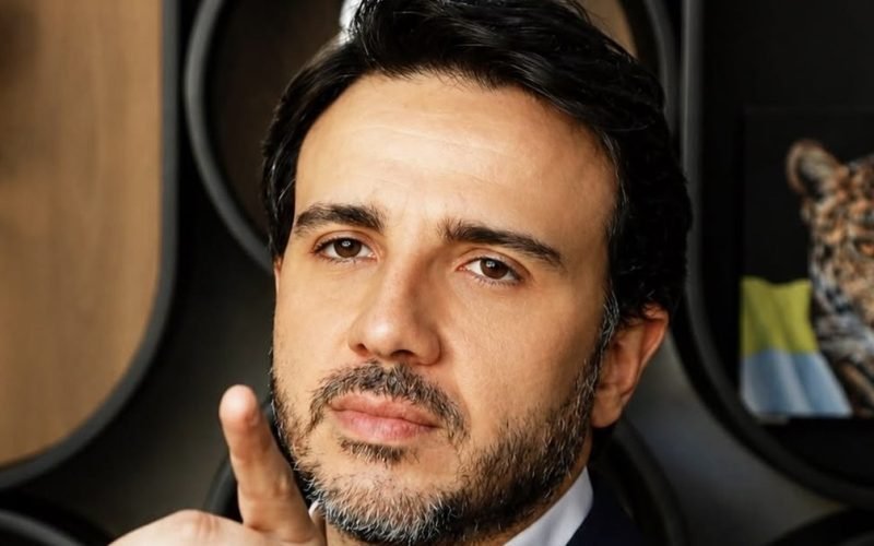 MPF processa Renan Santos e cobra R$ 500 mil por ataques contra indígenas