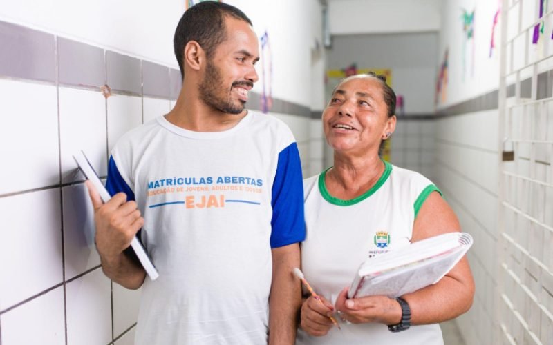 Prefeitura de Maceió oferece vagas para Educação de Jovens, Adultos e Idosos