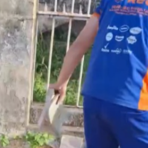 Vereador de Palmeira dos índios encontra livros sendo descartados e resgata acervo