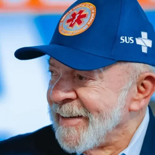 Lula assina medida que torna exame obrigatório para exercício da medicina