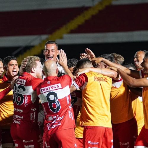 Com atuação fantástica de Vitor Caetano, CRB vence Botafogo-SP por 1 a 0