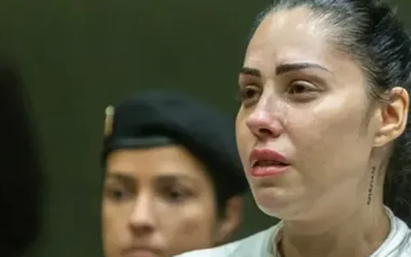 Monique Medeiros deixa presídio após receber perdão judicial no caso Henry Borel