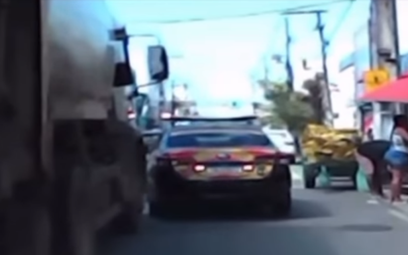Viatura do DMTT e caminhão se envolvem em colisão em Maceió