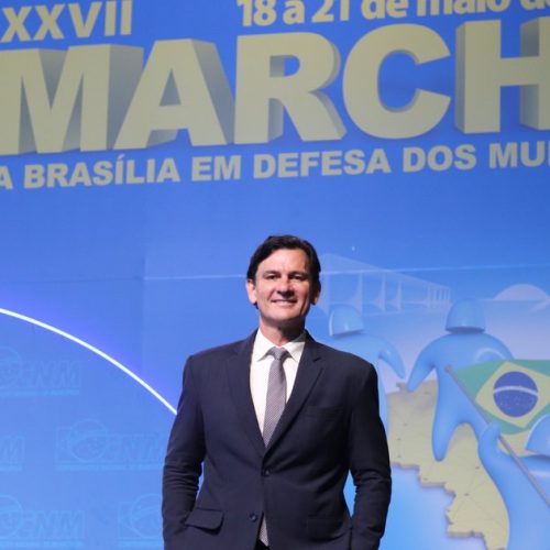 “O Brasil que dá certo nasce nos municípios”: Marcelo Beltrão defende pacto federativo na XXVII Marcha em Brasília