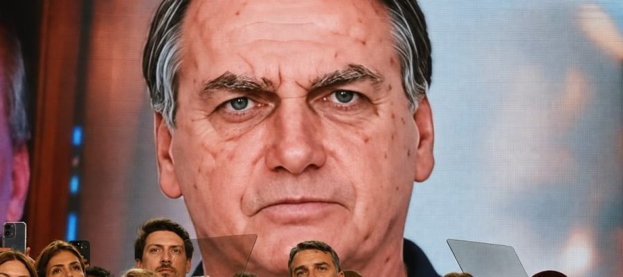 Flávio Bolsonaro recorre contra suspensão de visitas ao pai