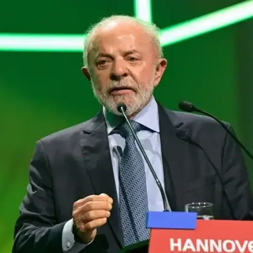 “Pensei que ia ganhar o Nobel da Paz”, diz Lula ao relembrar mediação no Irã durante agenda na Europa