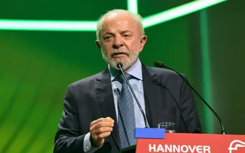 “Pensei que ia ganhar o Nobel da Paz”, diz Lula ao relembrar mediação no Irã durante agenda na Europa
