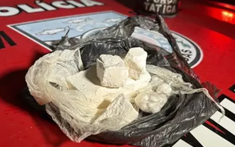 Suspeito de homicídio é preso com cocaína após troca de tiros com a PM em Rio Largo
