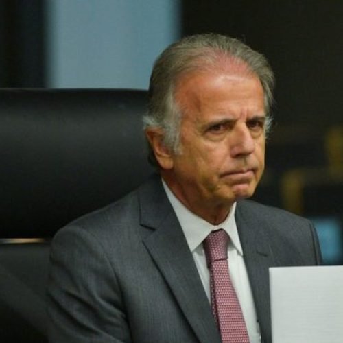 “É melhor abrir as portas”: ministro da Defesa diz que Brasil não teria como enfrentar os EUA em invasão