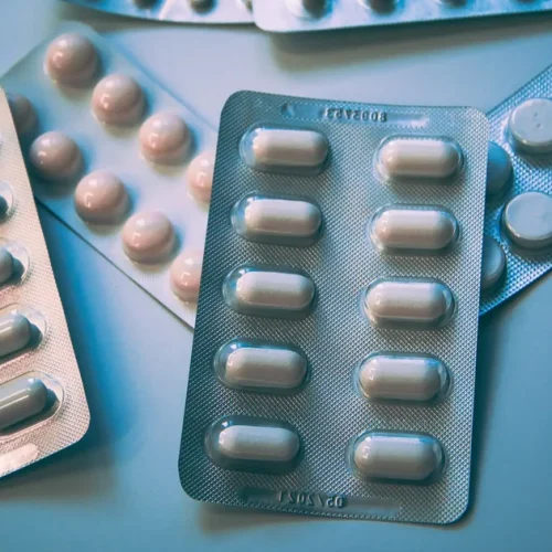 Médico aponta remédios comuns que podem aumentar risco de derrame