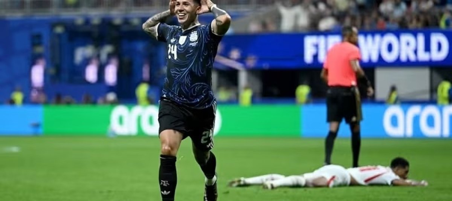 Argentina vira nos acréscimos, elimina a Inglaterra e garante vaga na final da Copa do Mundo