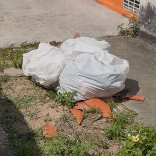 Câmeras mostram momento em que pai abandona feto na calçada; veja video