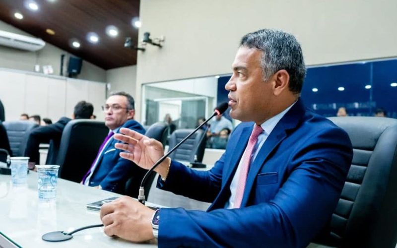 Aliado de JHC, Siderlane Mendonça assume liderança do PL na Câmara