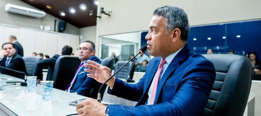Aliado de JHC, Siderlane Mendonça assume liderança do PL na Câmara