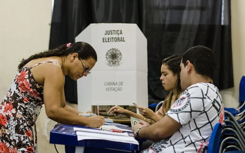 Voto feminino vai decidir as eleições: Brasil tem 158,7 milhões de eleitores com maioria das mulheres, diz TSE