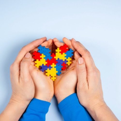 Justiça barra transferência de policial militar e determina seu retorno para garantir tratamento de filho com autismo