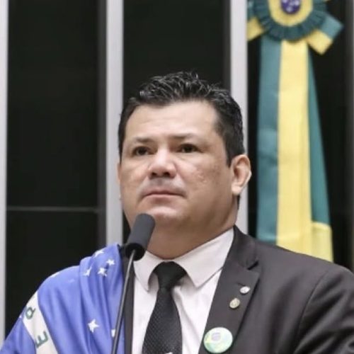 Deputado do PL manda R$ 490 mil ONGs de parentes de seus assessores