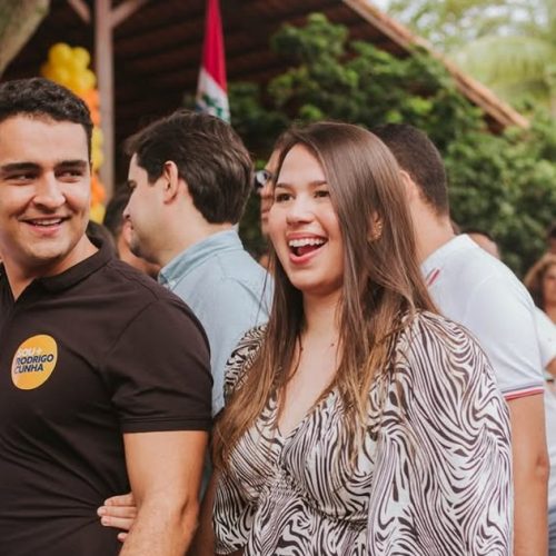 “Manda pra cá que a gente ensina”: aliados de Renan Filho invadem grupos de juventude ligados a JHC