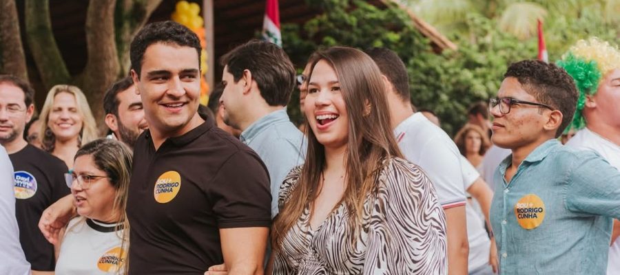 “Manda pra cá que a gente ensina”: aliados de Renan Filho invadem grupos de juventude ligados a JHC