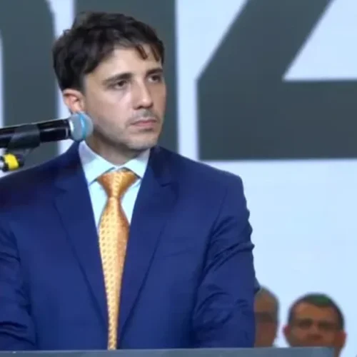 Renan Santos chama candidatura de Pablo Marçal de “folclórica” e aponta benefício a Flávio Bolsonaro