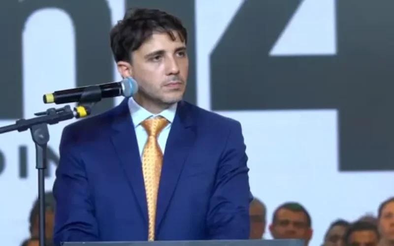 Renan Santos chama candidatura de Pablo Marçal de “folclórica” e aponta benefício a Flávio Bolsonaro