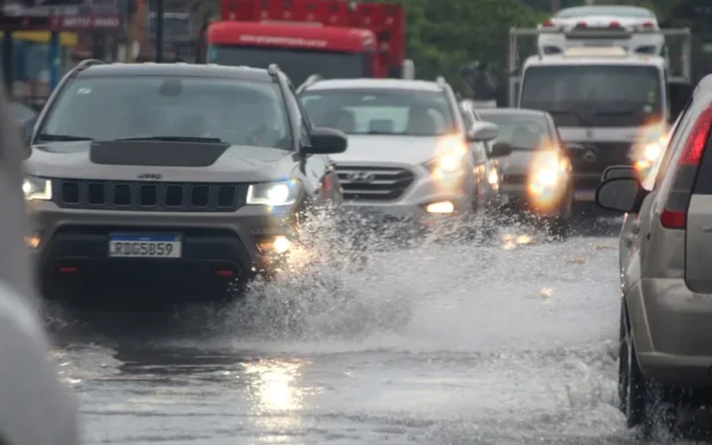 Alagoas tem 73 municípios sob alerta de chuvas intensas e risco de vendaval