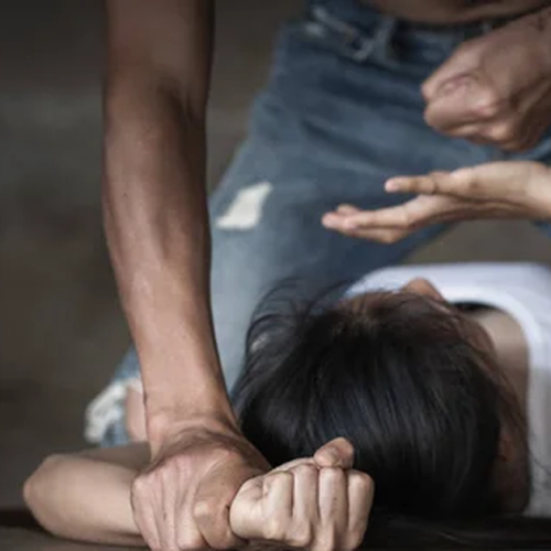 Mulher é internada após ser atingida na cabeça com panela de pressão; marido é preso em Igaci