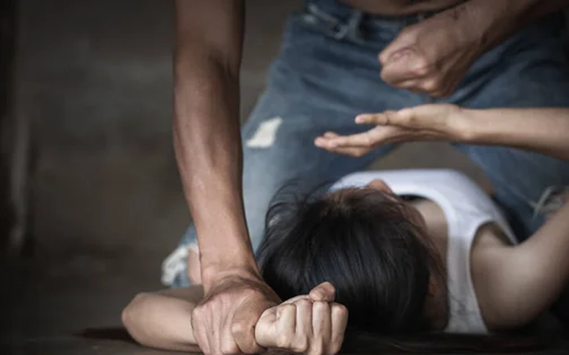 Mulher é internada após ser atingida na cabeça com panela de pressão; marido é preso em Igaci