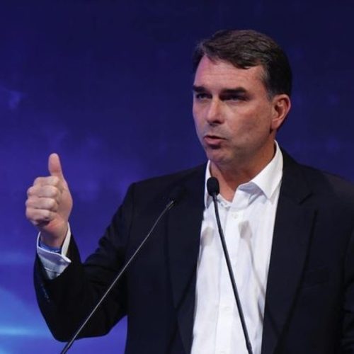 Flávio Bolsonaro diz que Lula “parece parceiro de grupos narcoterroristas”