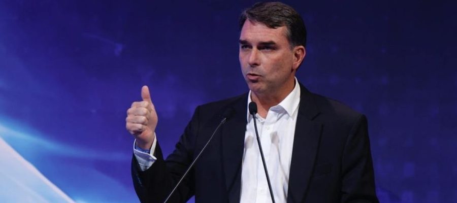 Flávio Bolsonaro diz que Lula “parece parceiro de grupos narcoterroristas”