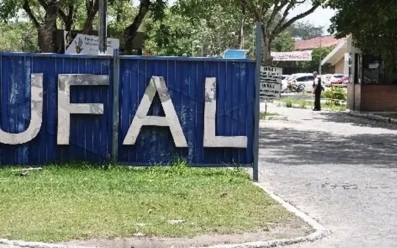Ufal suspende reconhecimento de 218 diplomas de faculdade paraguaia