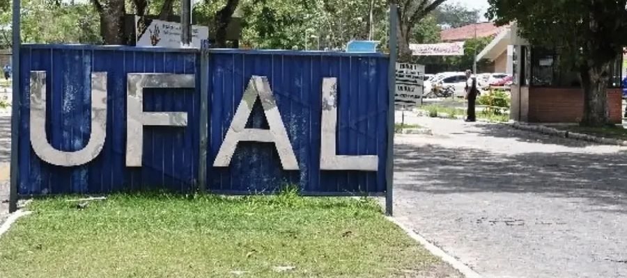 Ufal suspende reconhecimento de 218 diplomas de faculdade paraguaia